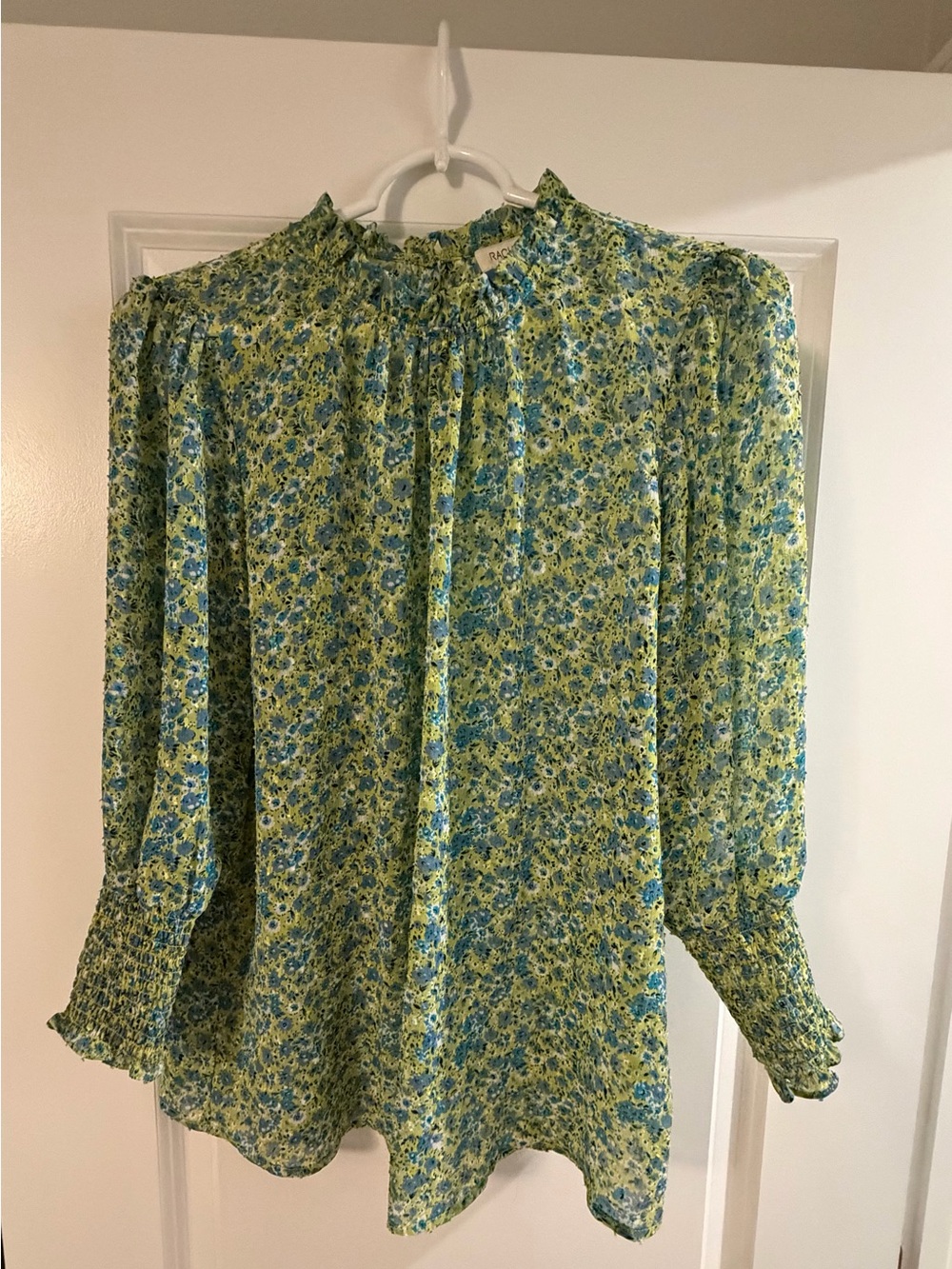 Women’s floral Rachel Zoe long sleeve blouse size M. EUC